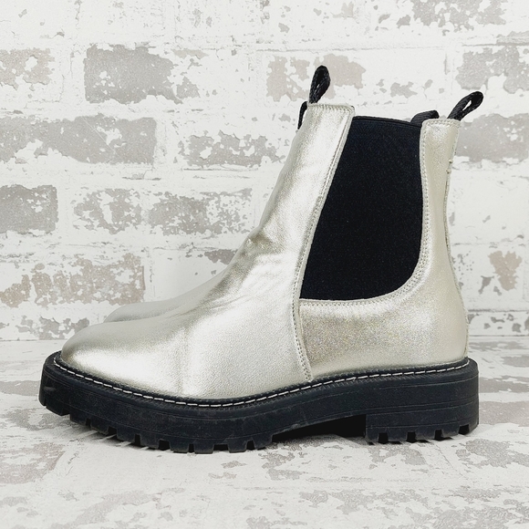 New Sam Edelman Laguna Silver Leather Pull On Chelsea Boots O105 - Picture 1 of 11